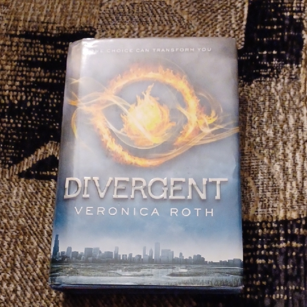 4/$60 Divergent by Veronica Roth - Hardcover Book